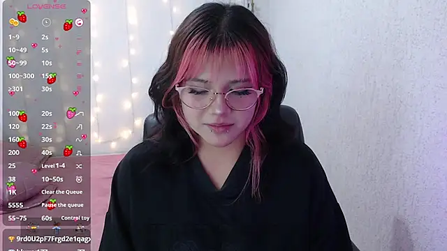 Snapshot of mixie_cute chatting on January 2025 09:34:01 PM mixie cute online show from January 2025 09:34:01 PM