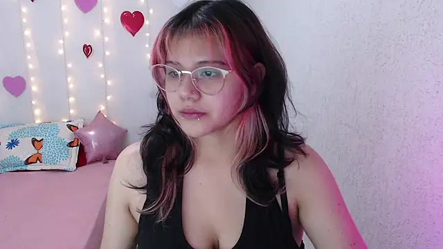 Snapshot of mixie_cute chatting on February 2025 05:04:02 PM mixie cute online show from February 2025 05:04:02 PM