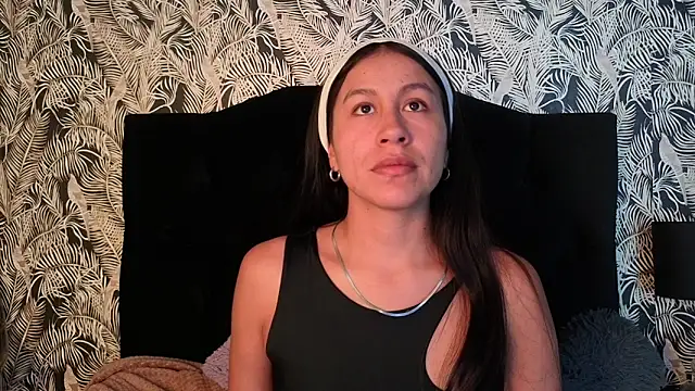 EmiGomez  online show from December 2025 08:27:02 PM