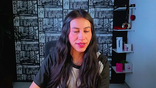 Snapshot of EmiGomez_ chatting on June 2026 03:27:01 PM EmiGomez online show from June 2026 03:27:01 PM