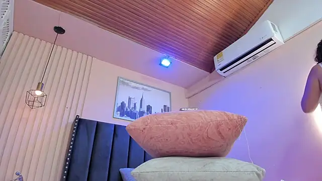 viiolett lee online show from February 2026 07:43:01 PM