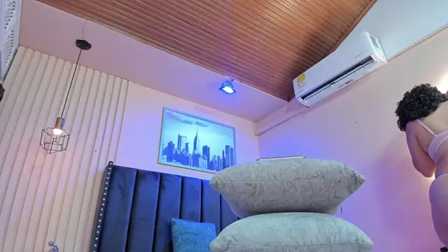 viiolett lee online show from February 2026 08:20:01 PM