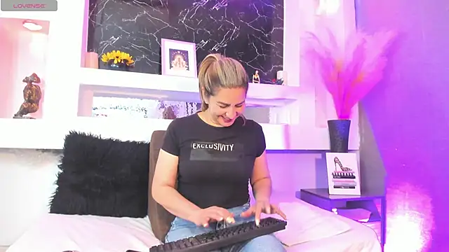 Cinthya mjs online show from February 2026 12:12:01 PM