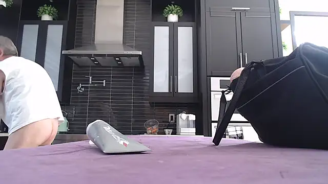 Toy-Daddy online show from October 2025 06:41:02 PM