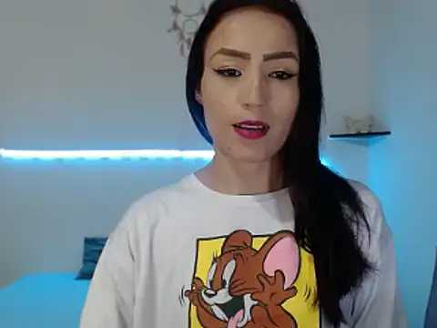 Sara-Guzman1 online show from February 2025 08:48:01 AM