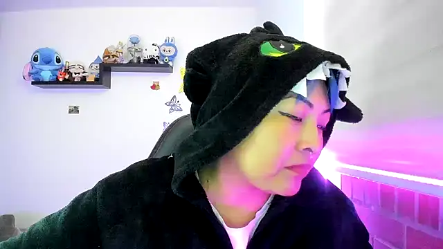 Shaddycute  online show from November 2025 05:06:01 PM