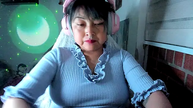Shaddycute  online show from June 2026 11:42:01 PM