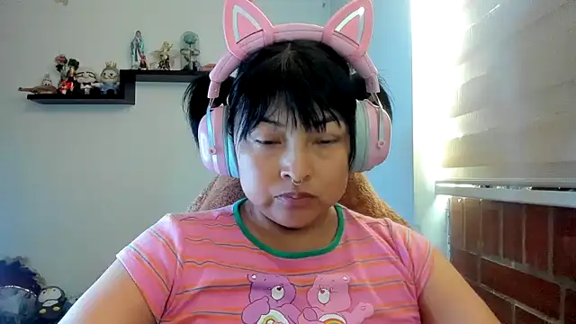 Shaddycute  online show from June 2026 06:20:01 PM