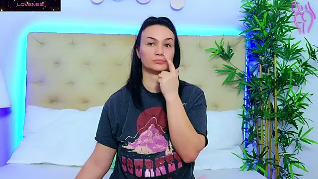 DaliyaArabian online show from November 2025 12:59:03 PM