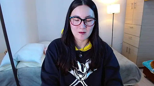 Elle Lee  online show from March 2026 03:45:01 AM