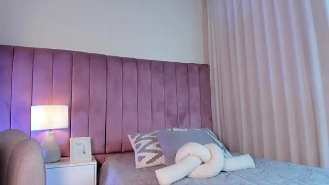 Elise Diamond online show from April 2026 02:11:02 AM