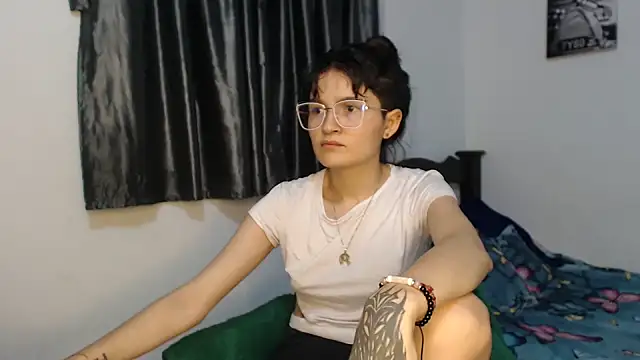 Snapshot of saritapretyy chatting on January 2025 12:48:01 AM saritapretyy online show from January 2025 12:48:01 AM