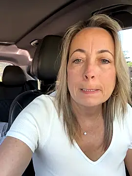 Cherry-red-xo online show from September 2025 04:07:01 PM