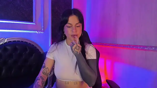 Snapshot of MeganDraco_ chatting on May 2026 12:45:02 PM MeganDraco online show from May 2026 12:45:02 PM