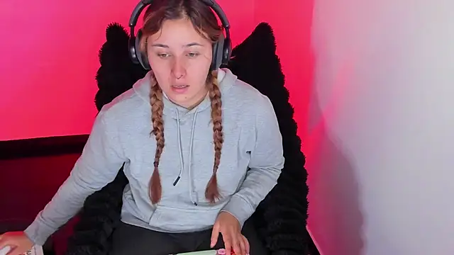 bonnie moon  online show from January 2026 08:07:01 PM