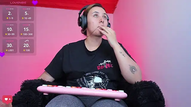 bonnie moon  online show from February 2026 09:41:01 PM