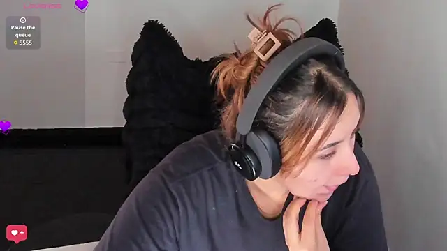 bonnie moon  online show from February 2026 07:42:02 PM