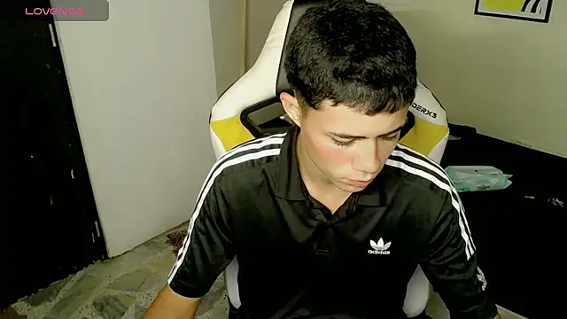 Snapshot of bby_santi chatting on October 2025 03:18:01 PM bby santi online show from October 2025 03:18:01 PM