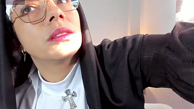 ClaraMariaMon online show from November 2025 01:03:01 PM