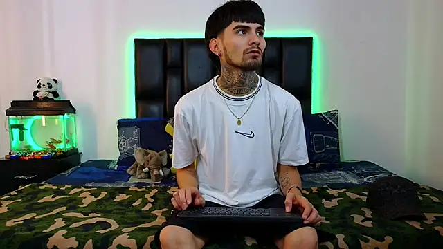 Snapshot of Brutal_Sex_Fucking chatting on February 2026 07:14:02 PM Brutal Sex Fucking online show from February 2026 07:14:02 PM