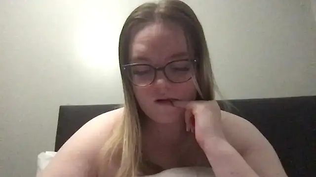 honeyyy24 online show from September 2025 09:07:02 PM