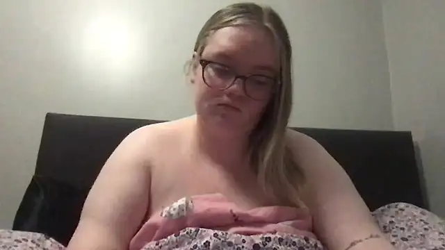 honeyyy24 online show from February 2026 10:26:02 PM