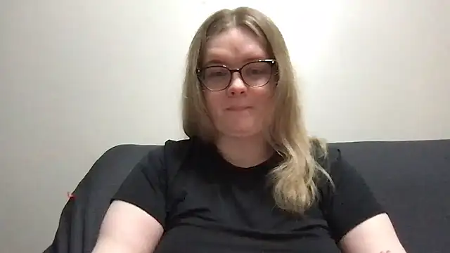 honeyyy24 online show from April 2026 01:30:01 PM