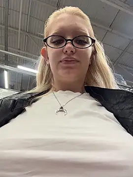 Snapshot of Milkyy_wway chatting on May 2026 03:24:02 AM Milkyy wway online show from May 2026 03:24:02 AM