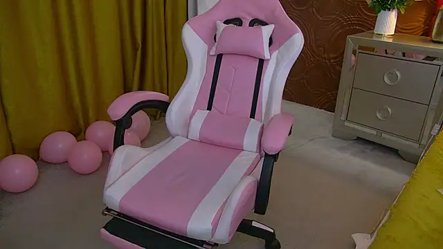 IrisMonn online show from January 2025 12:16:01 PM