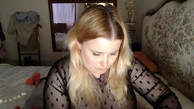 JosieAndYou online show from April 2026 02:03:02 PM