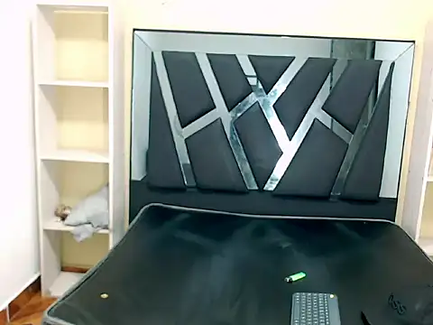 Oliver Ovii online show from March 2026 02:30:02 AM