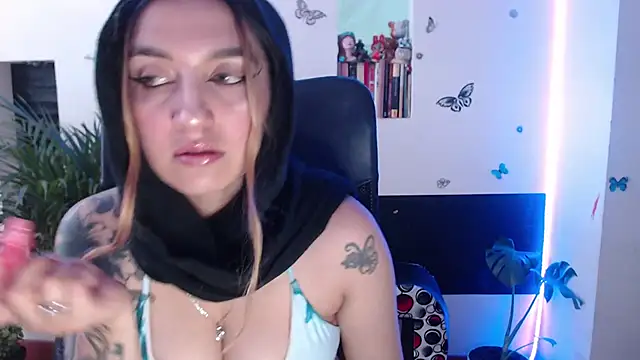 Snapshot of Lia-mitch chatting on November 2025 06:39:01 PM Lia-mitch online show from November 2025 06:39:01 PM