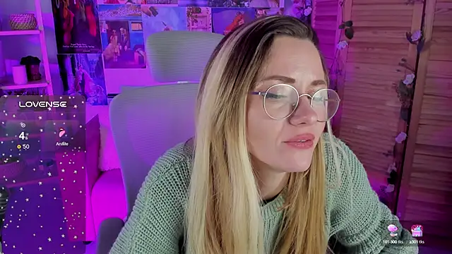 LadyIzabel online show from December 2024 03:05:02 PM