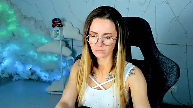 LadyIzabel online show from February 2025 11:44:02 AM