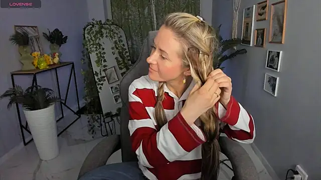 LadyIzabel online show from April 2026 02:53:02 PM