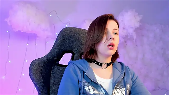 AliceSunday online show from February 2025 02:11:02 PM