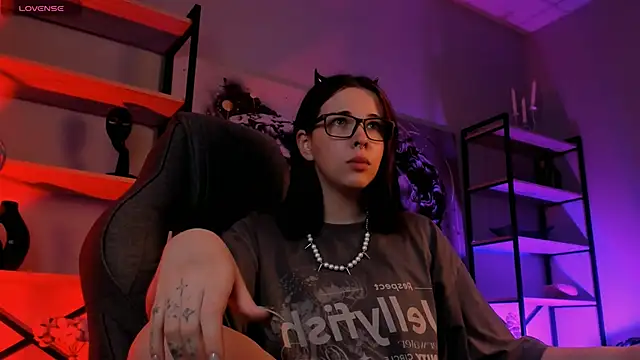 AliceSunday online show from September 2025 11:02:02 AM