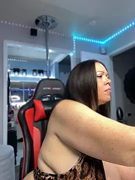 Snapshot of curvyfunlover chatting on June 2026 10:06:02 AM curvyfunlover online show from June 2026 10:06:02 AM