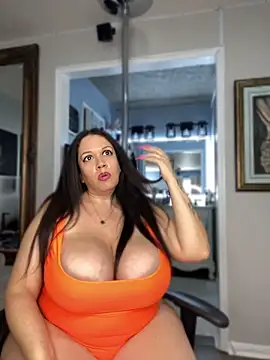 Snapshot of curvyfunlover chatting on June 2026 10:10:02 PM curvyfunlover online show from June 2026 10:10:02 PM