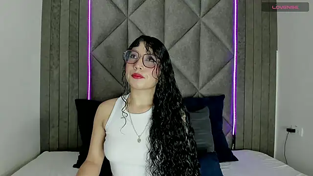 BriaConner  online show from March 2025 02:48:01 AM