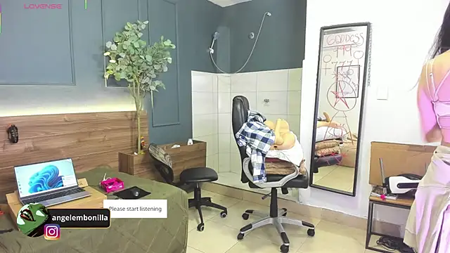 Snapshot of megan_morgan01 chatting on May 2026 12:21:02 PM megan morgan01 online show from May 2026 12:21:02 PM