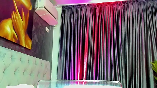 Snapshot of glossy_blondegirl chatting on November 2025 07:19:01 AM glossy blondegirl online show from November 2025 07:19:01 AM