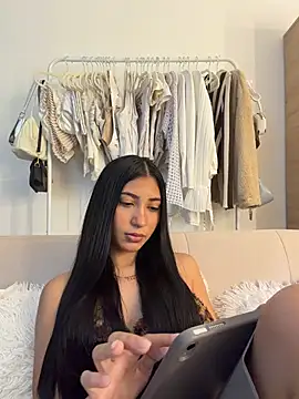 Sweetnaughtygirl  online show from March 2026 09:50:01 PM