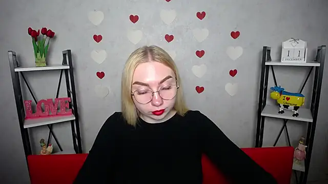 Snapshot of BeatriceFly chatting on December 2024 12:23:01 PM BeatriceFly online show from December 2024 12:23:01 PM