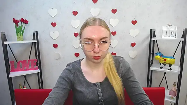 Snapshot of BeatriceFly chatting on December 2024 12:18:02 PM BeatriceFly online show from December 2024 12:18:02 PM