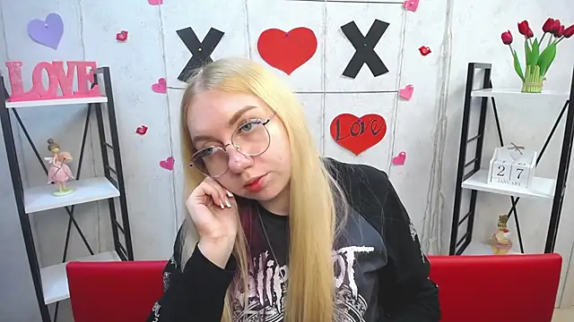 Snapshot of BeatriceFly chatting on January 2025 02:21:01 PM BeatriceFly online show from January 2025 02:21:01 PM