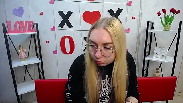 Snapshot of BeatriceFly chatting on January 2025 12:13:01 PM BeatriceFly online show from January 2025 12:13:01 PM