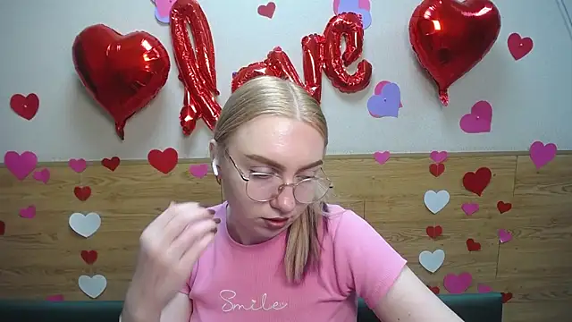 Snapshot of BeatriceFly chatting on February 2025 12:28:01 PM BeatriceFly online show from February 2025 12:28:01 PM