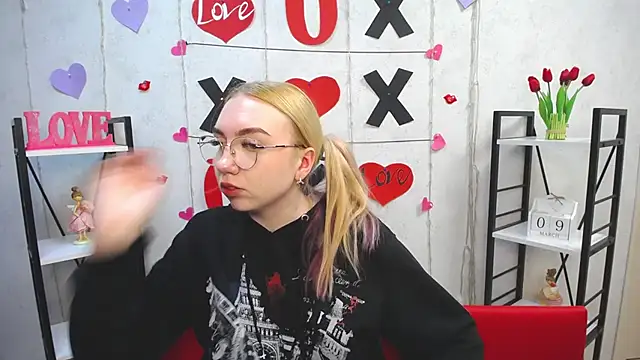 Snapshot of BeatriceFly chatting on March 2025 12:37:01 PM BeatriceFly online show from March 2025 12:37:01 PM