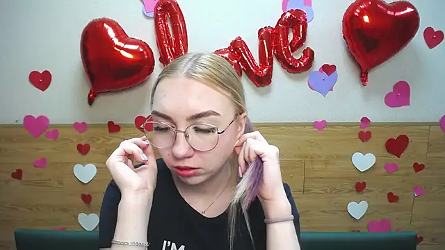 Snapshot of BeatriceFly chatting on March 2025 09:38:02 AM BeatriceFly online show from March 2025 09:38:02 AM